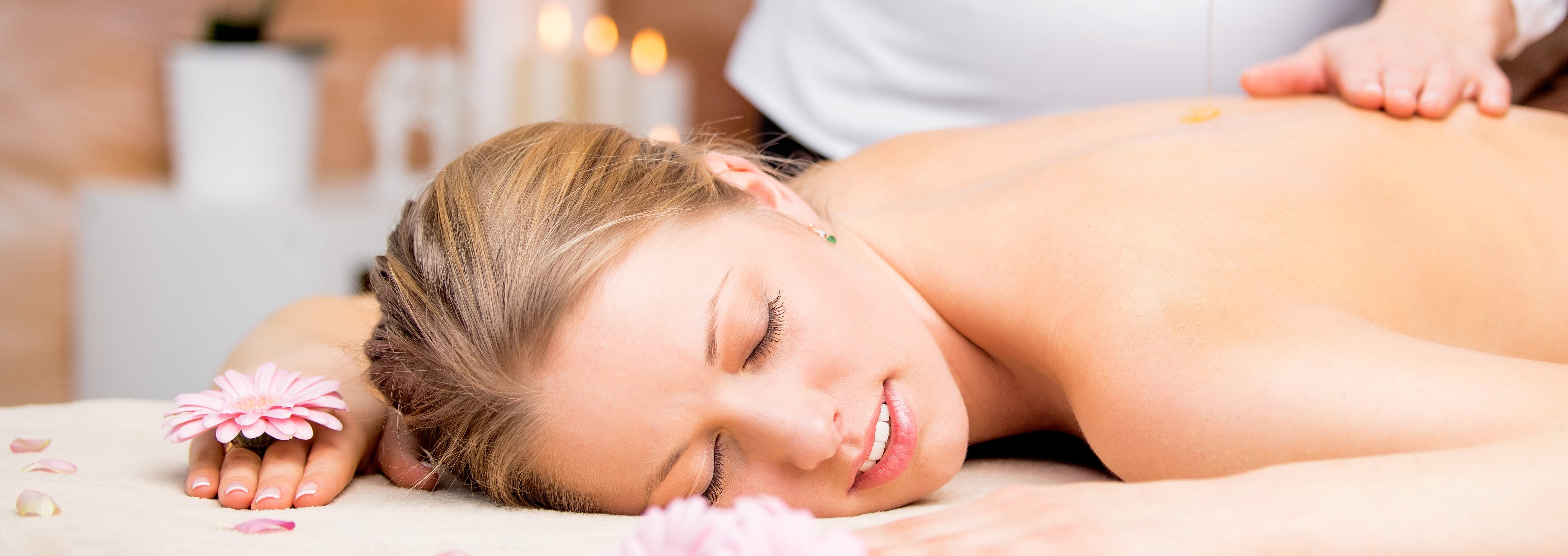 Massage 8. Релакс массаж. Ароматерапия аромамассаж. Спа программы с эфирными маслами. Массаж с аромамаслом.